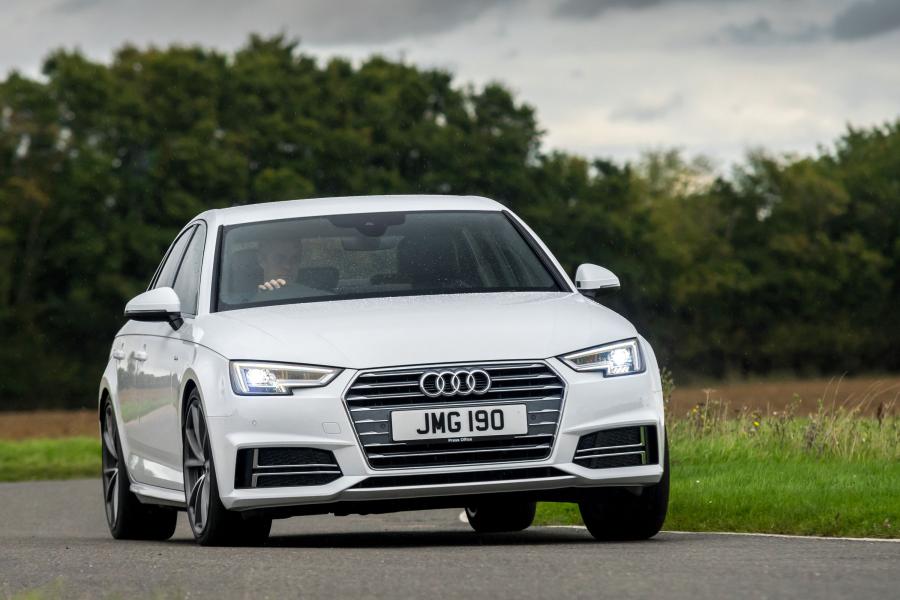  Audi A4 2.0 TDI S-Line (B9) 2015 года  (UK) (фото 4 из 23)